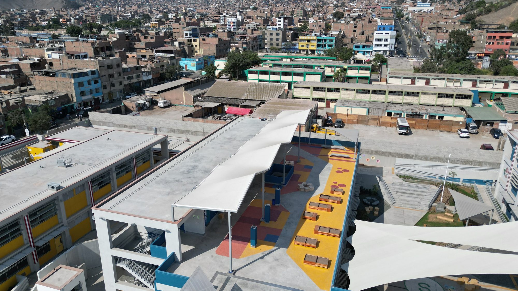 Cobertura de tensoestructura instalada por Innova Steel Corporación
